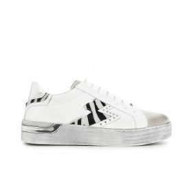 SNEAKERS IN PELLE CON DETTAGLIO LATERALE